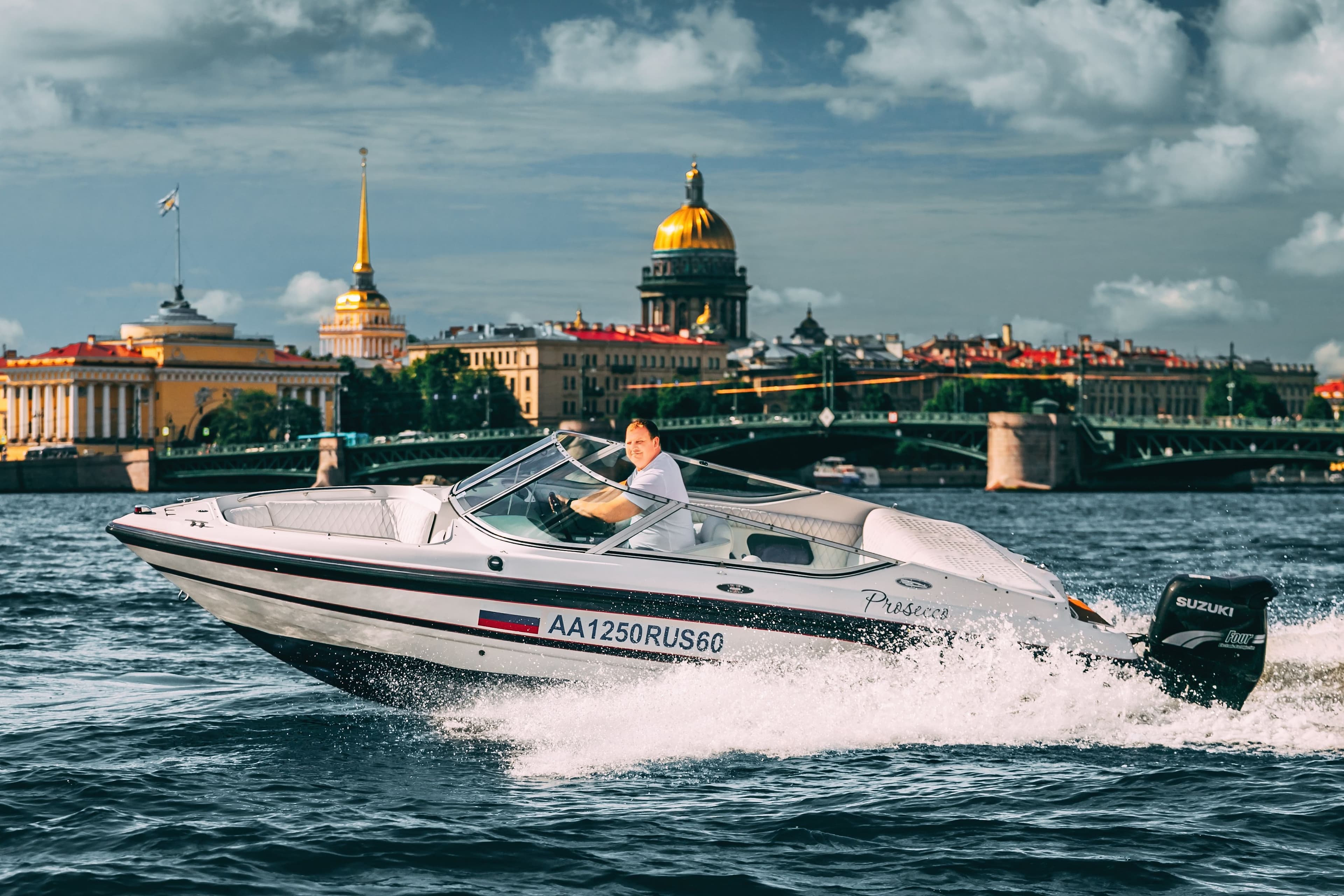 Аренда катера Просекко (Chaparral 190 Sport) для прогулок по воде
