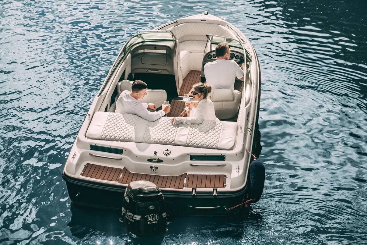 Аренда катера Просекко (Chaparral 190 Sport) для прогулок по воде