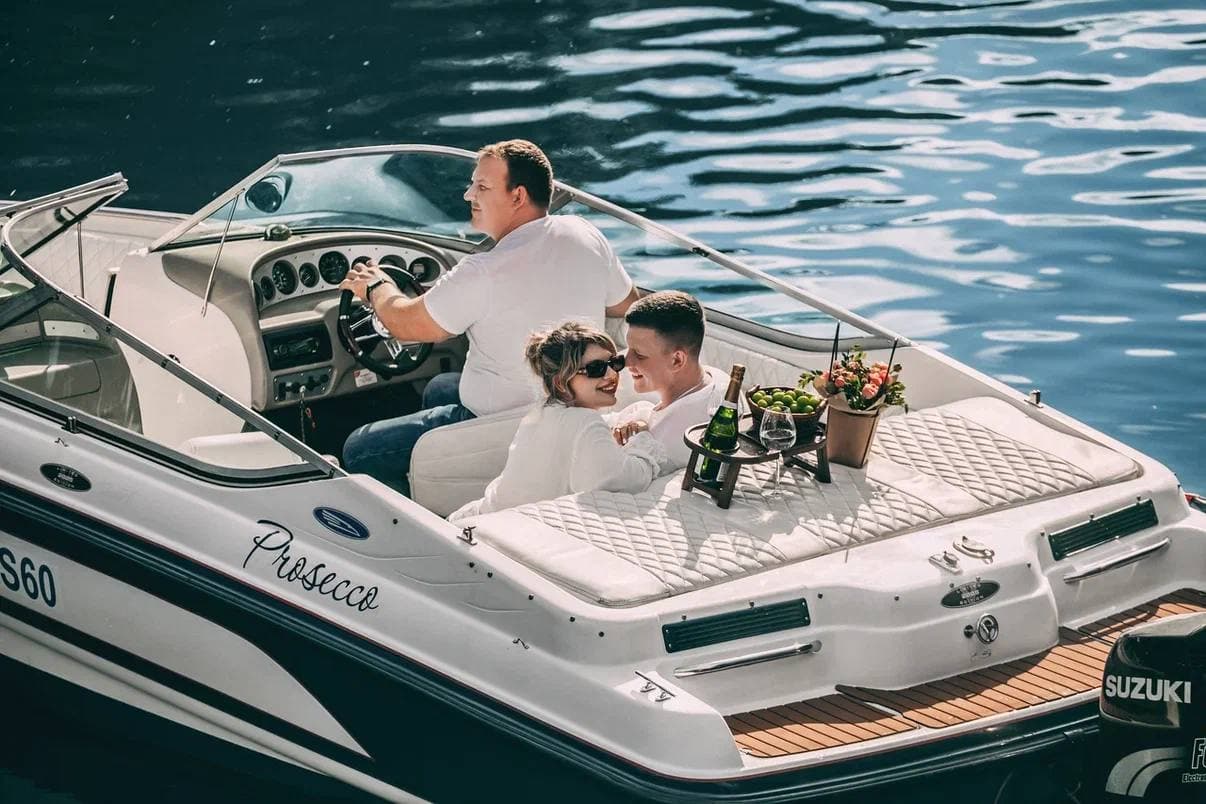 Аренда катера Просекко (Chaparral 190 Sport) для прогулок по воде
