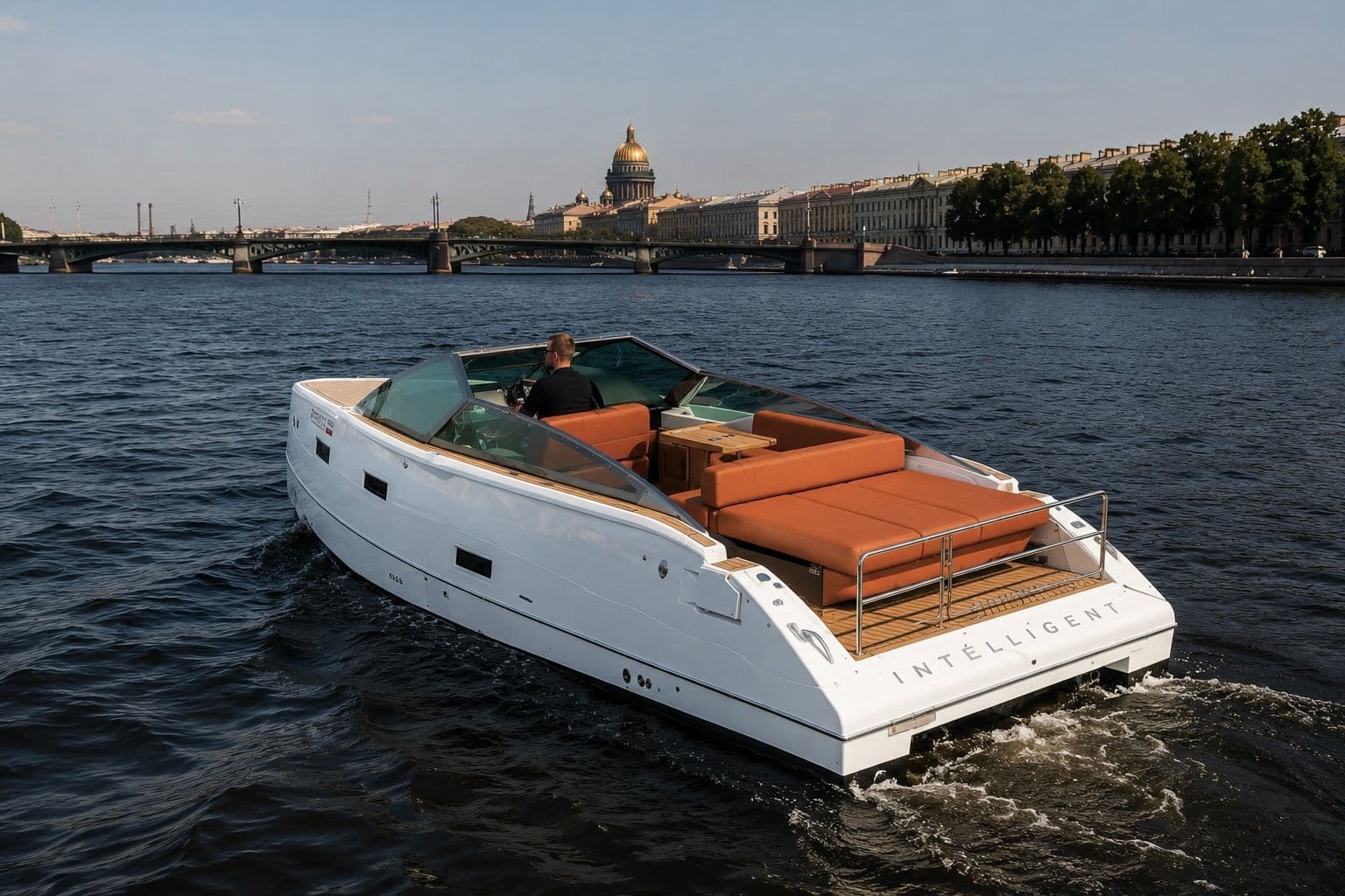 Белоснежный прогулочный катер Интеллигент Velvette White 33 на воде в Санкт-Петербурге